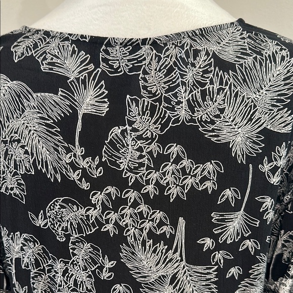 a.n.a Black and White Floral Blouse - Picture 7 of 9